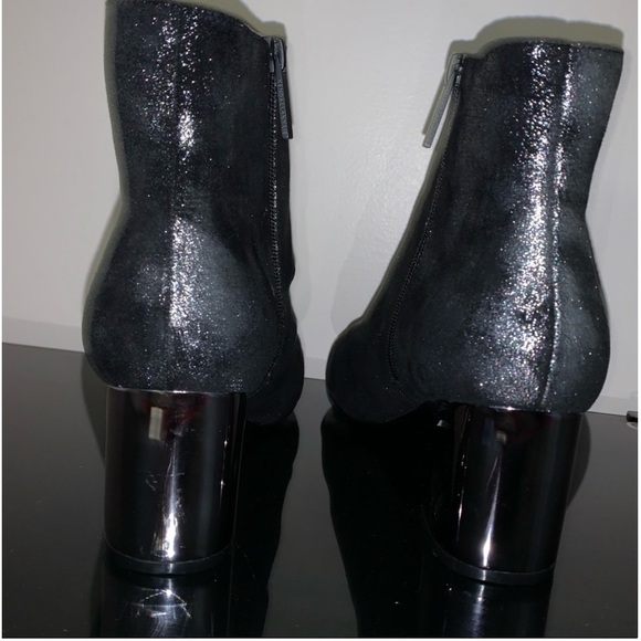 Kendall + Kylie Ankle Metallic Booties - Picture 10 of 13
